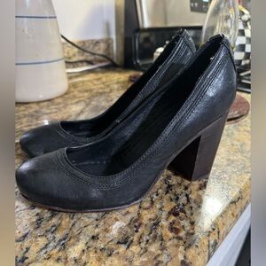 Frye Carson pump size 7.5